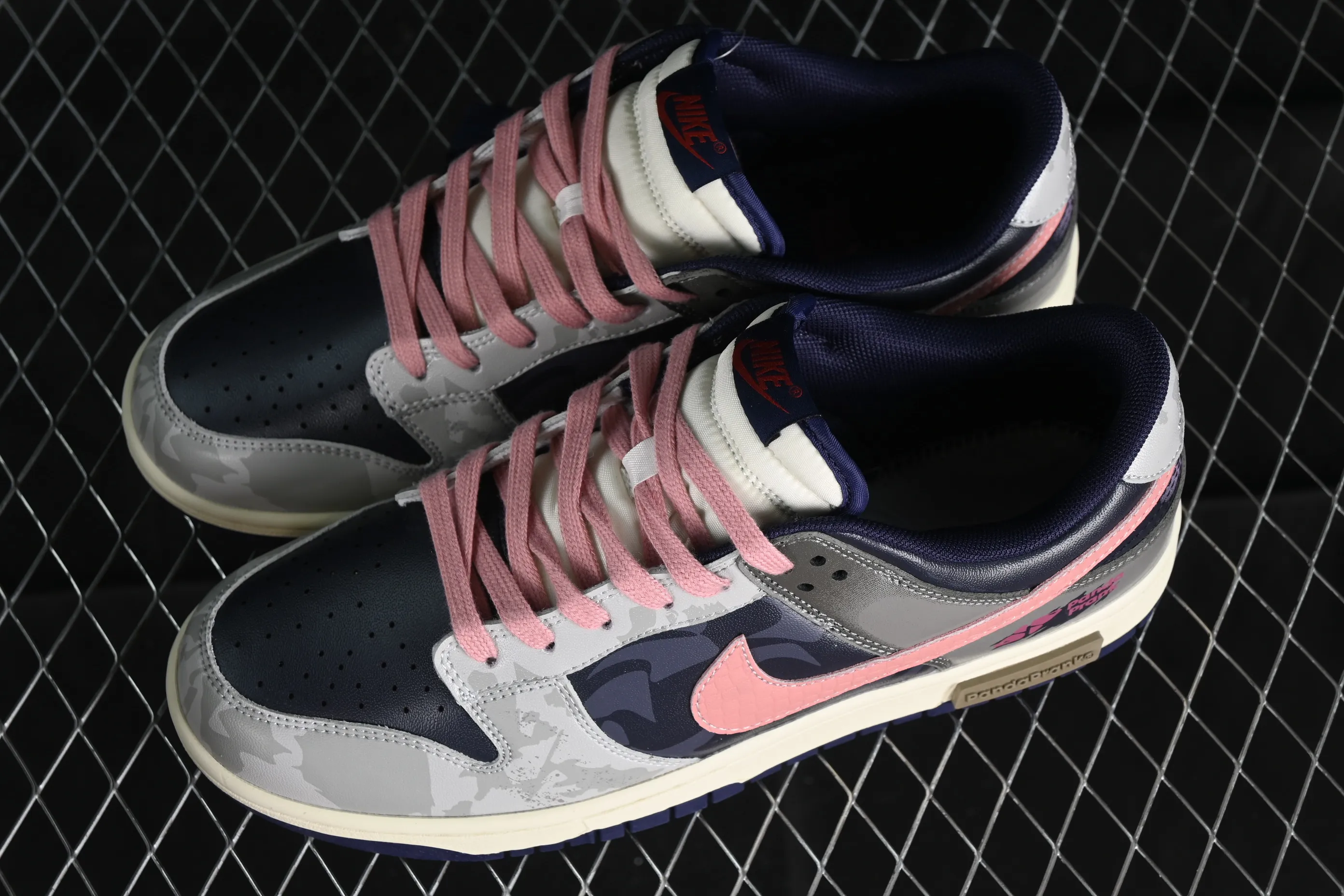All Categories Nk SB Dunk Series Nk SB Dunk Low Low-top sneakers Nk Dunk Low Panda Prank-Pioneering Knight Heart of the Sand Purple Brown Pink SB Strappy Low-top Casual Shoes FV8106-181